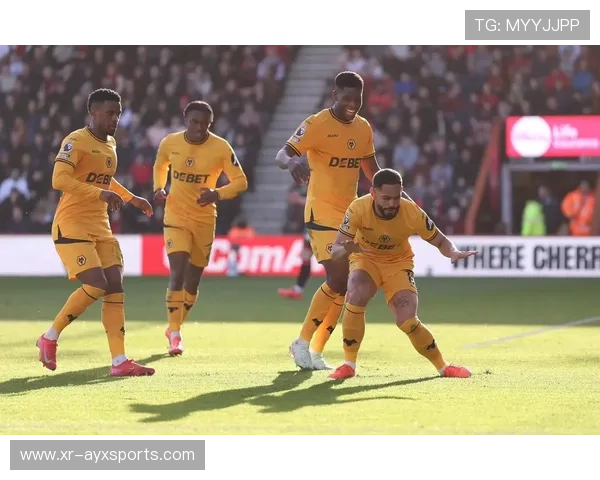 阿德利绝杀瞬间振臂高呼,伯恩茅斯教练席沸腾 阿德利绝杀瞬间振臂高呼,伯恩茅斯教练席沸腾